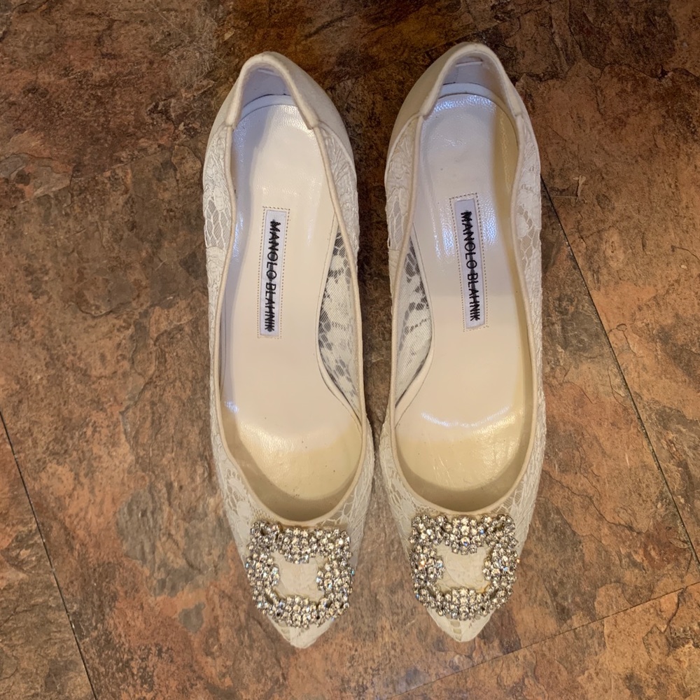 Manolo blanik hangisi white lace buckle pumps size 39